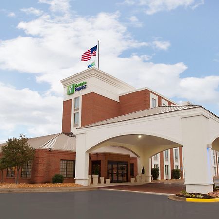 Holiday Inn Express Fredericksburg - Southpoint By Ihg Buitenkant foto