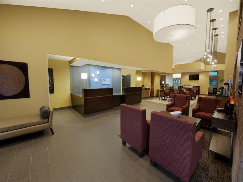 Holiday Inn Express Fredericksburg - Southpoint By Ihg Buitenkant foto
