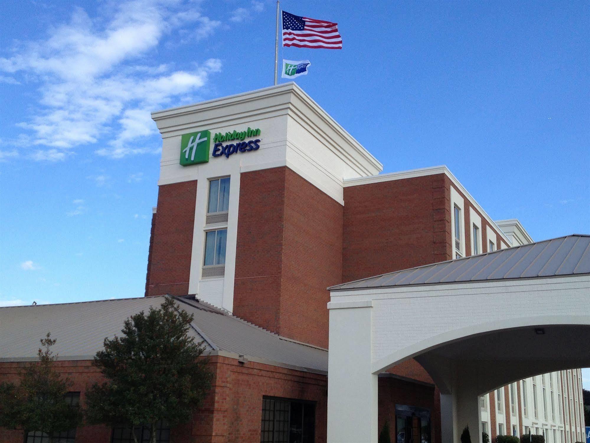Holiday Inn Express Fredericksburg - Southpoint By Ihg Buitenkant foto